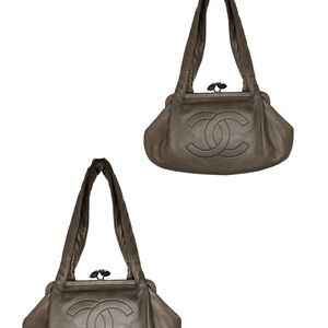 CHANEL Elegant Gray Shoulder Bag